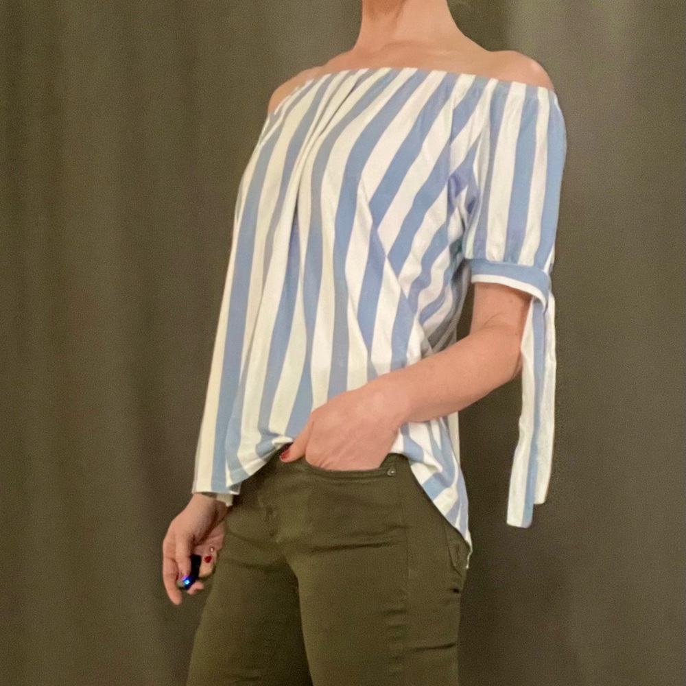Made in Italy! NWOT! Off the shoulder striped top!